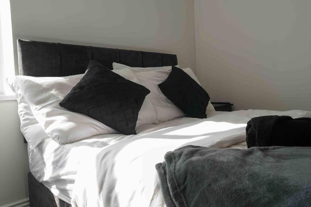 Stunning Two Bed City Centre Apartment Leeds  Eksteriør billede
